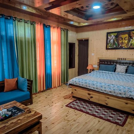 The Alpinist Cafe And Retreat Hotell Kaza Eksteriør bilde