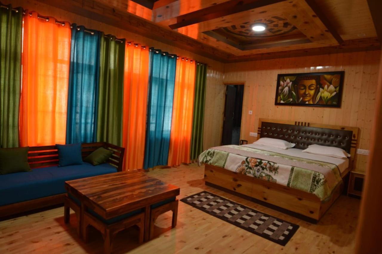 The Alpinist Cafe And Retreat Hotell Kaza Eksteriør bilde