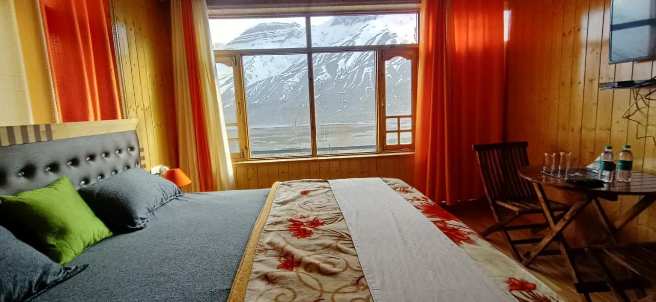 The Alpinist Cafe And Retreat Hotell Kaza Eksteriør bilde