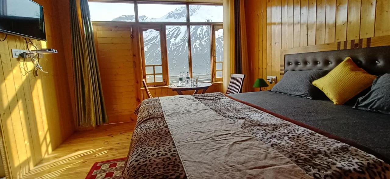 The Alpinist Cafe And Retreat Hotell Kaza Eksteriør bilde