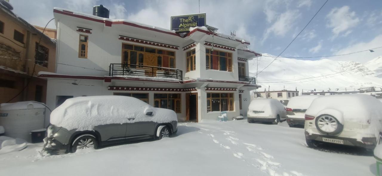 The Alpinist Cafe And Retreat Hotell Kaza Eksteriør bilde