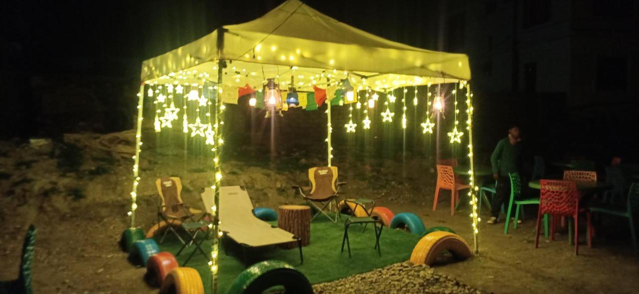 The Alpinist Cafe And Retreat Hotell Kaza Eksteriør bilde