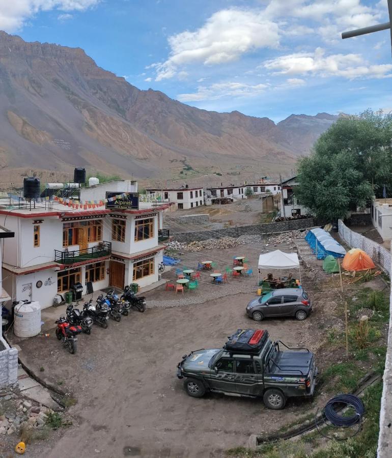 The Alpinist Cafe And Retreat Hotell Kaza Eksteriør bilde