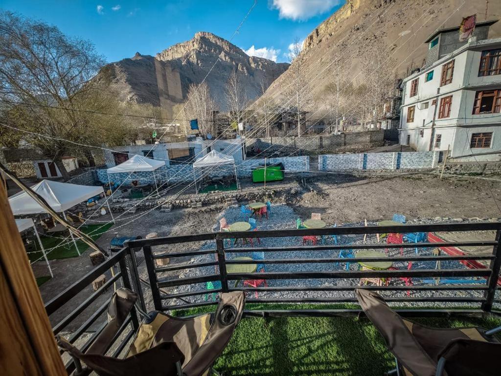 The Alpinist Cafe And Retreat Hotell Kaza Eksteriør bilde