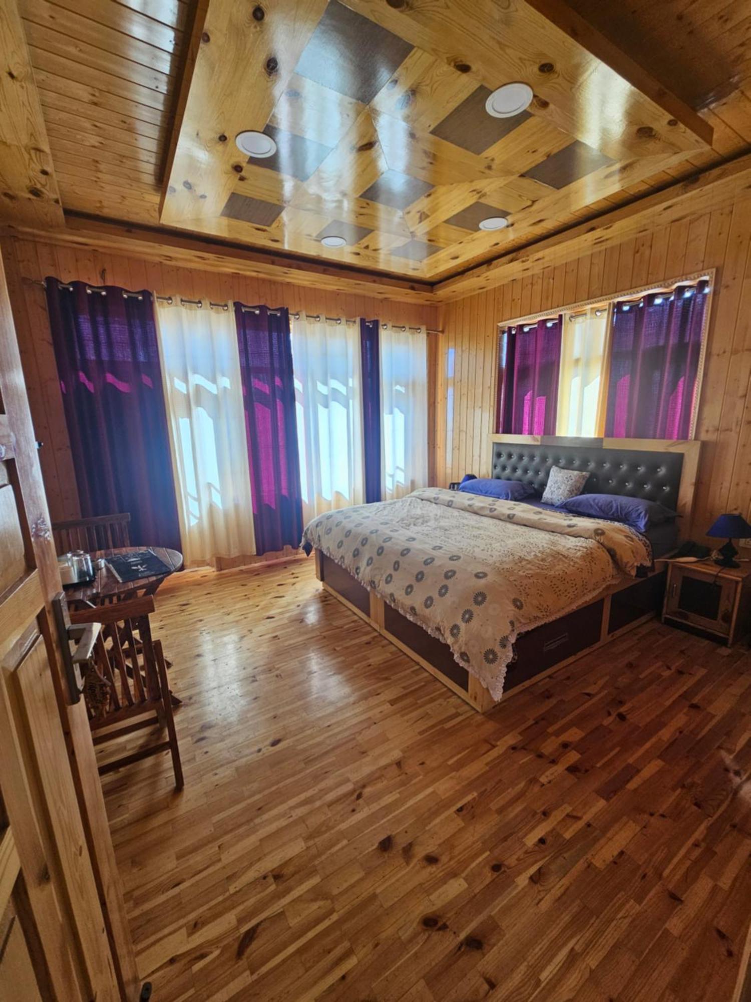 The Alpinist Cafe And Retreat Hotell Kaza Rom bilde