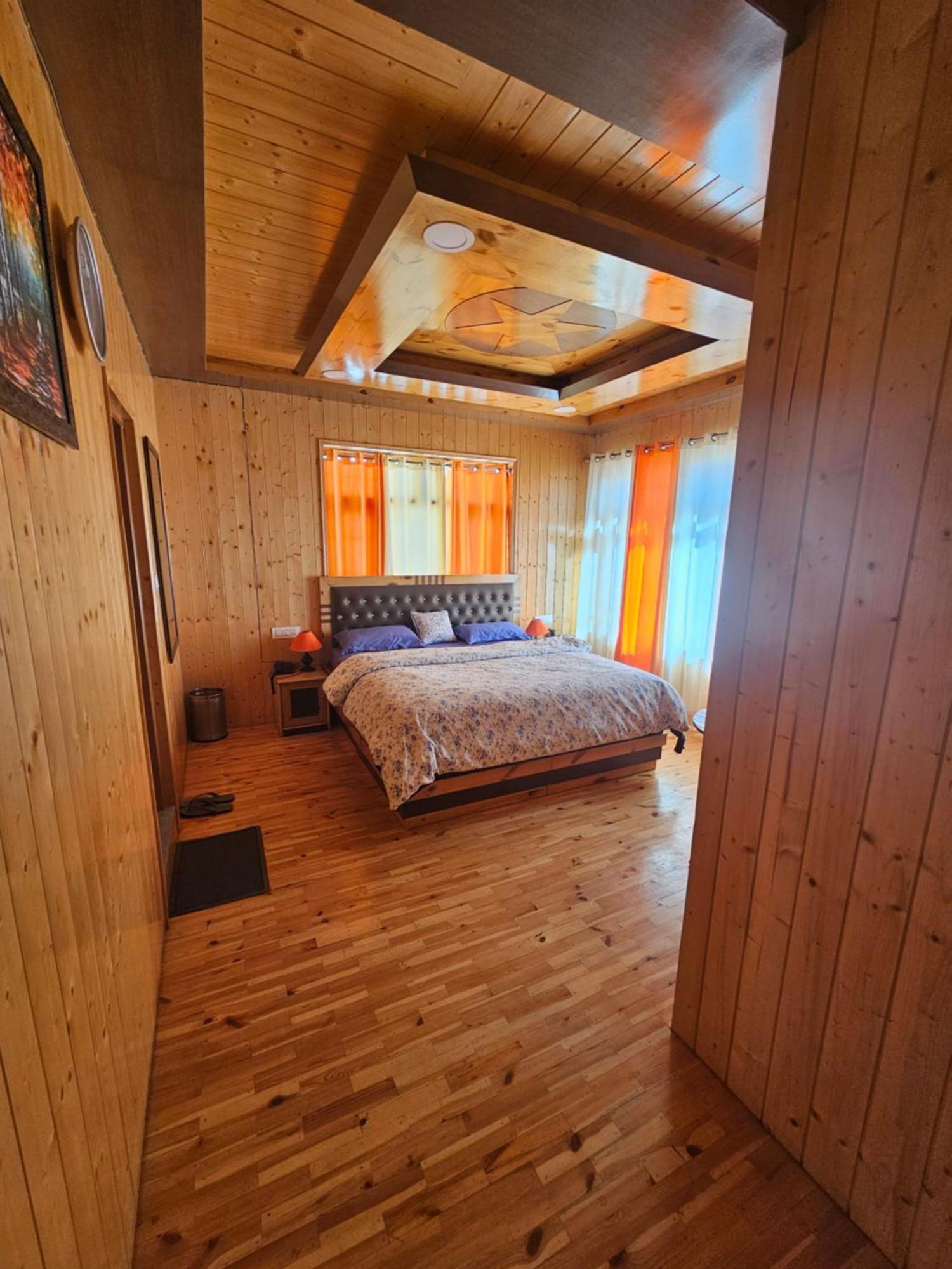 The Alpinist Cafe And Retreat Hotell Kaza Rom bilde