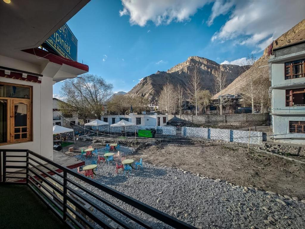 The Alpinist Cafe And Retreat Hotell Kaza Rom bilde