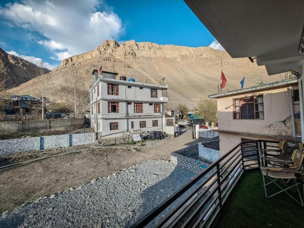 The Alpinist Cafe And Retreat Hotell Kaza Rom bilde