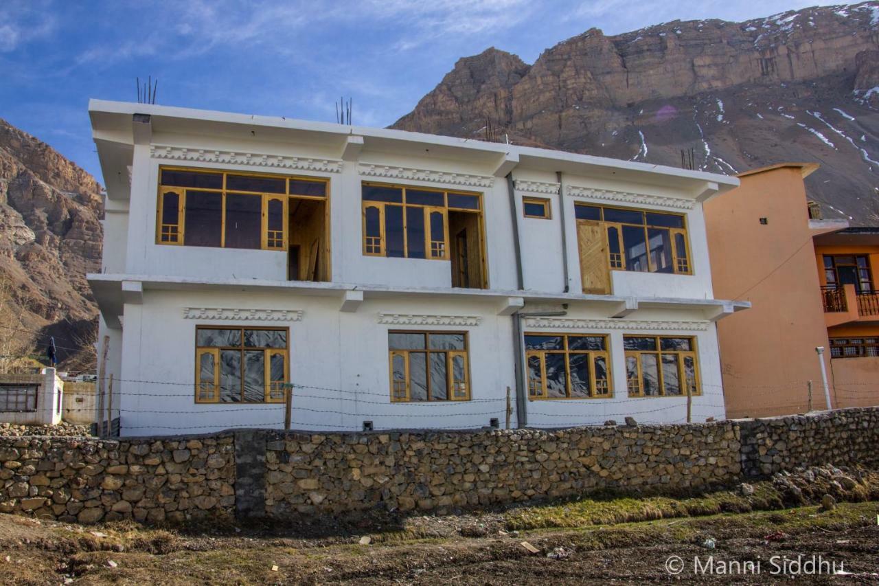 The Alpinist Cafe And Retreat Hotell Kaza Eksteriør bilde