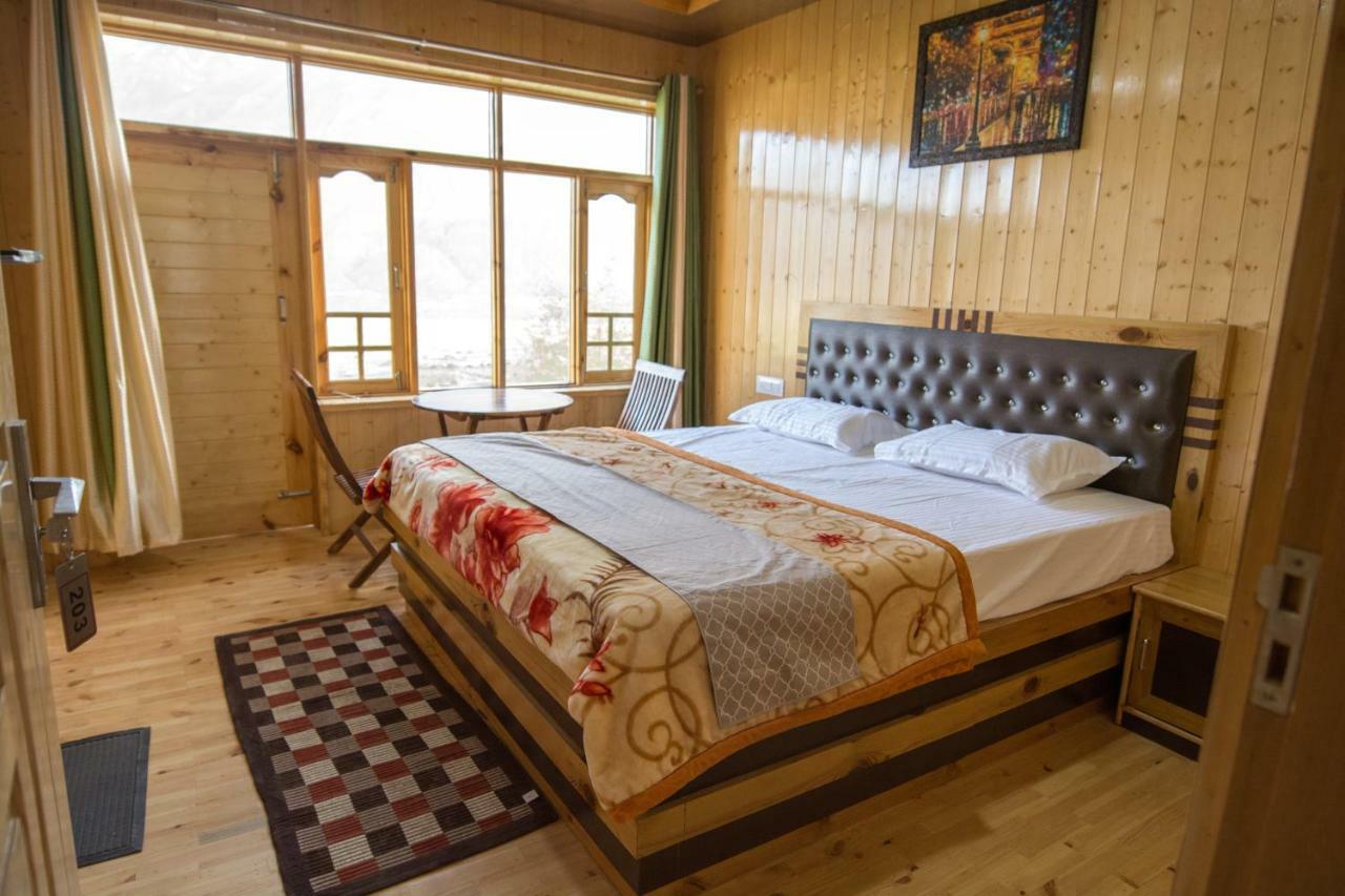 The Alpinist Cafe And Retreat Hotell Kaza Eksteriør bilde