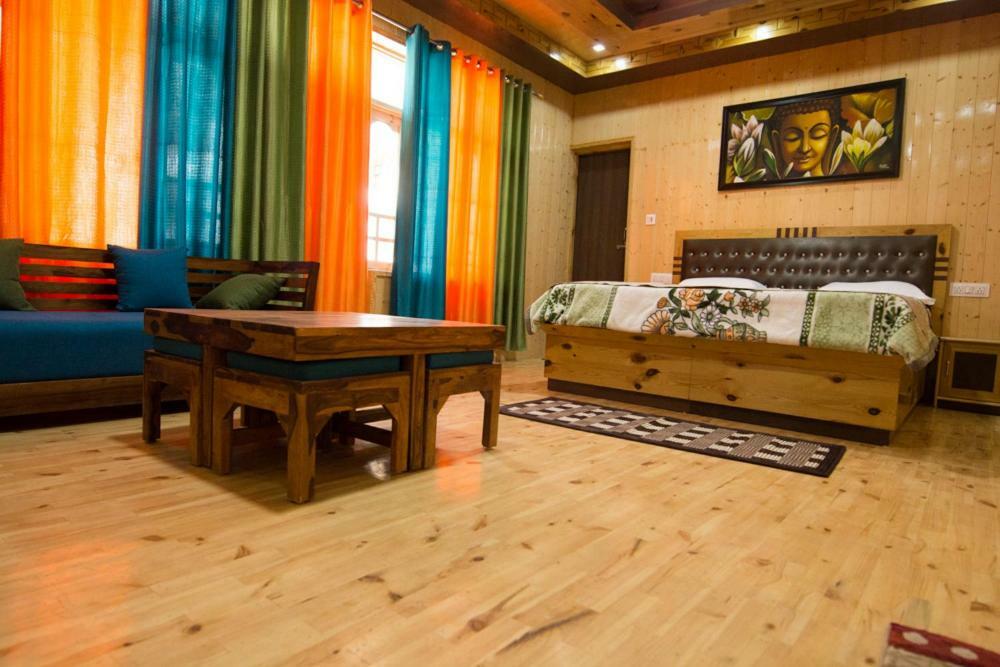 The Alpinist Cafe And Retreat Hotell Kaza Eksteriør bilde