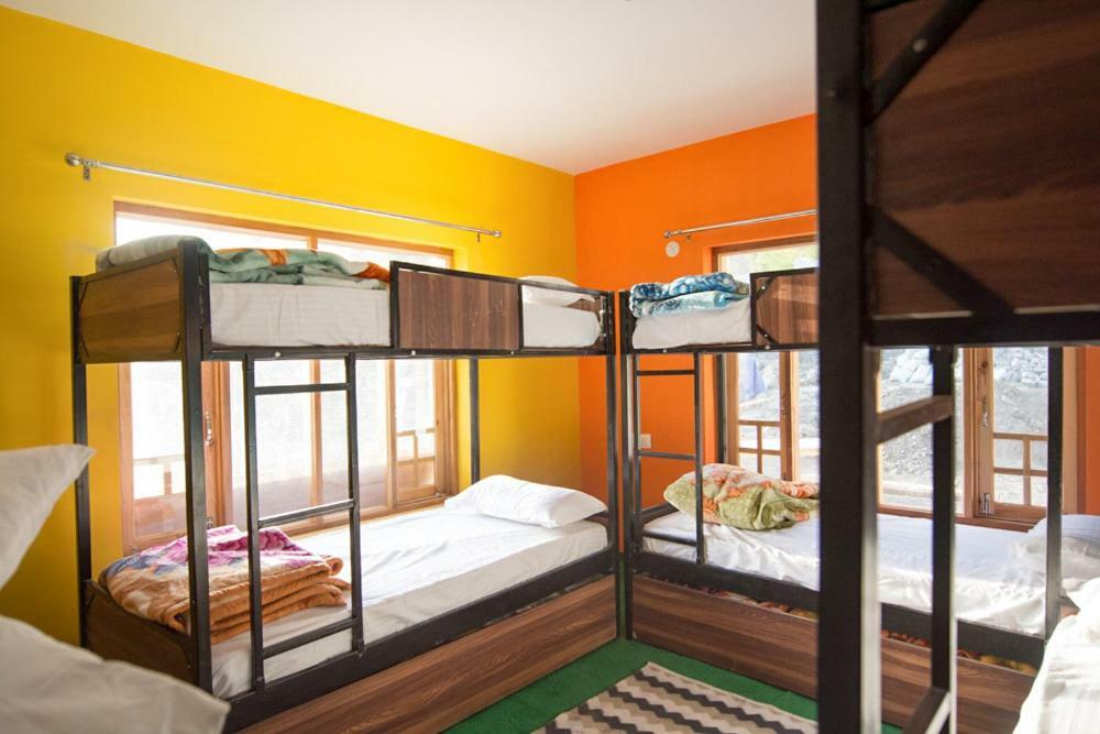 The Alpinist Cafe And Retreat Hotell Kaza Eksteriør bilde