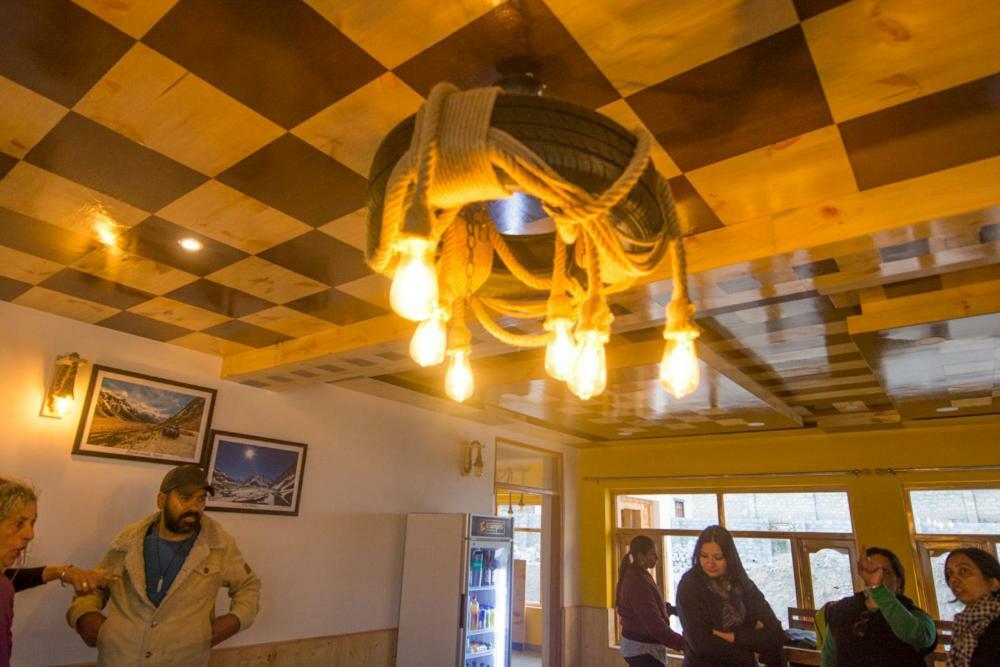 The Alpinist Cafe And Retreat Hotell Kaza Eksteriør bilde