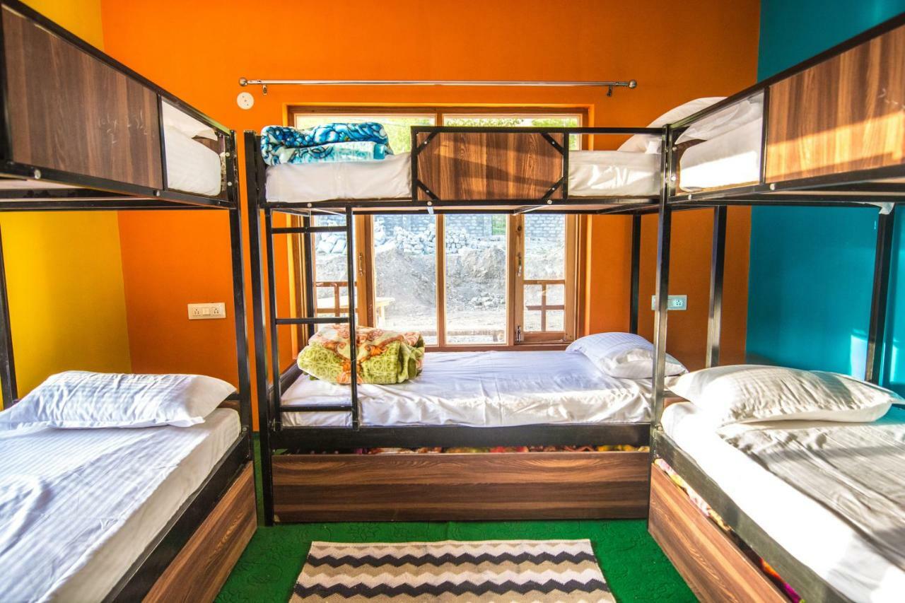 The Alpinist Cafe And Retreat Hotell Kaza Eksteriør bilde