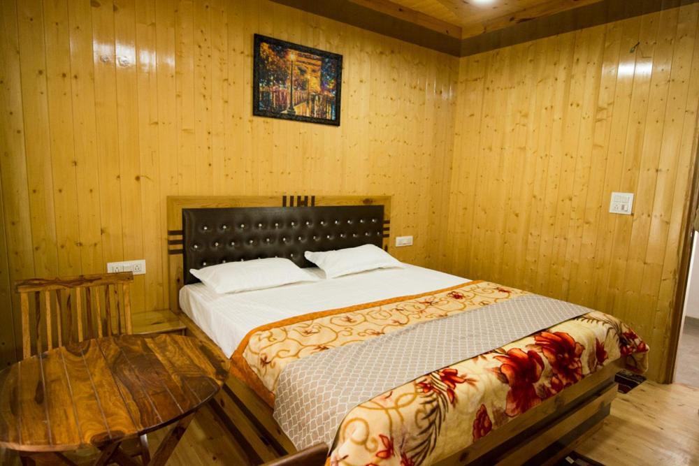 The Alpinist Cafe And Retreat Hotell Kaza Eksteriør bilde