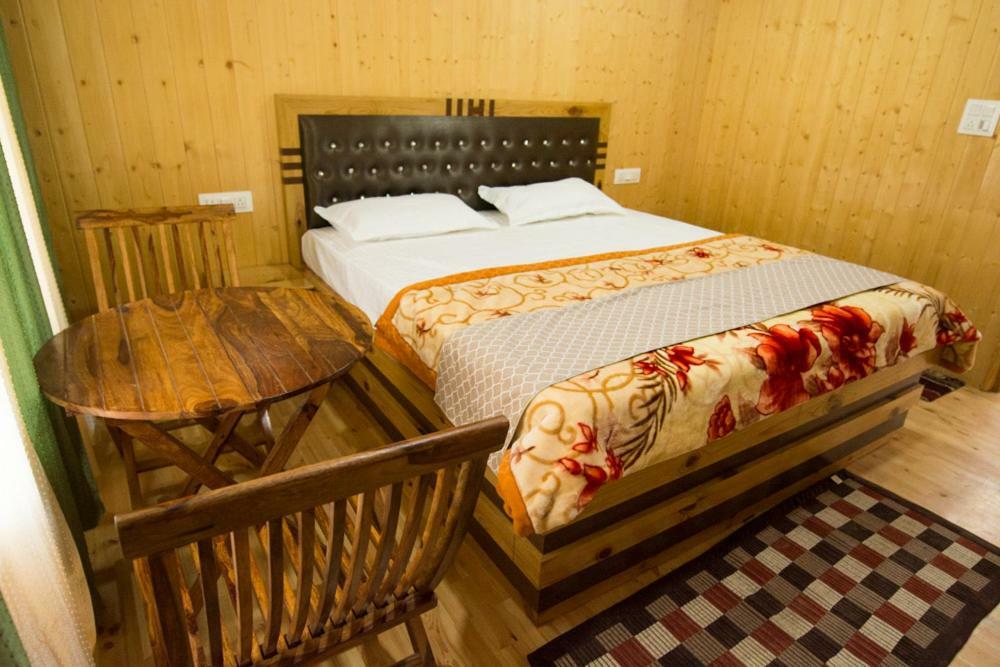 The Alpinist Cafe And Retreat Hotell Kaza Eksteriør bilde
