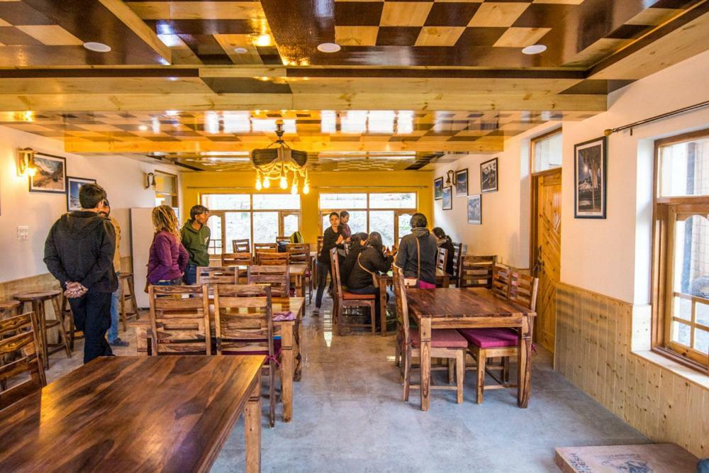 The Alpinist Cafe And Retreat Hotell Kaza Eksteriør bilde